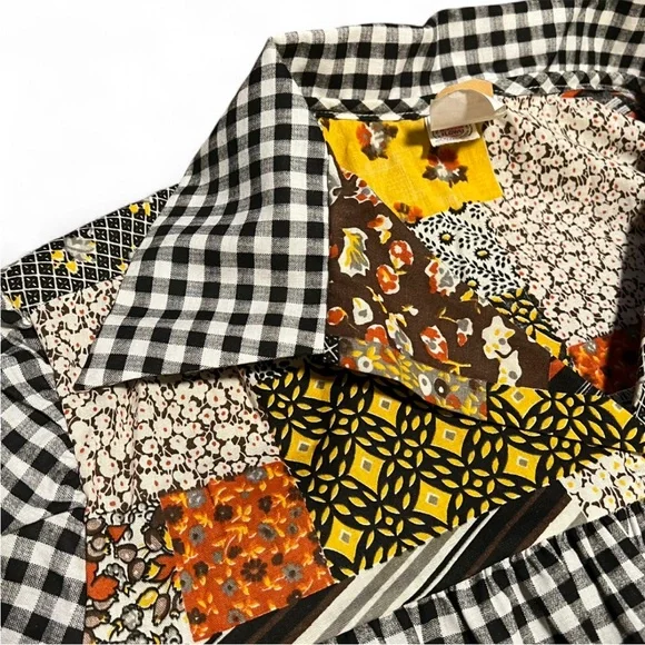 American Vintage Black and White Button Down Shirt with Floral Patches - Picture 3 of 6